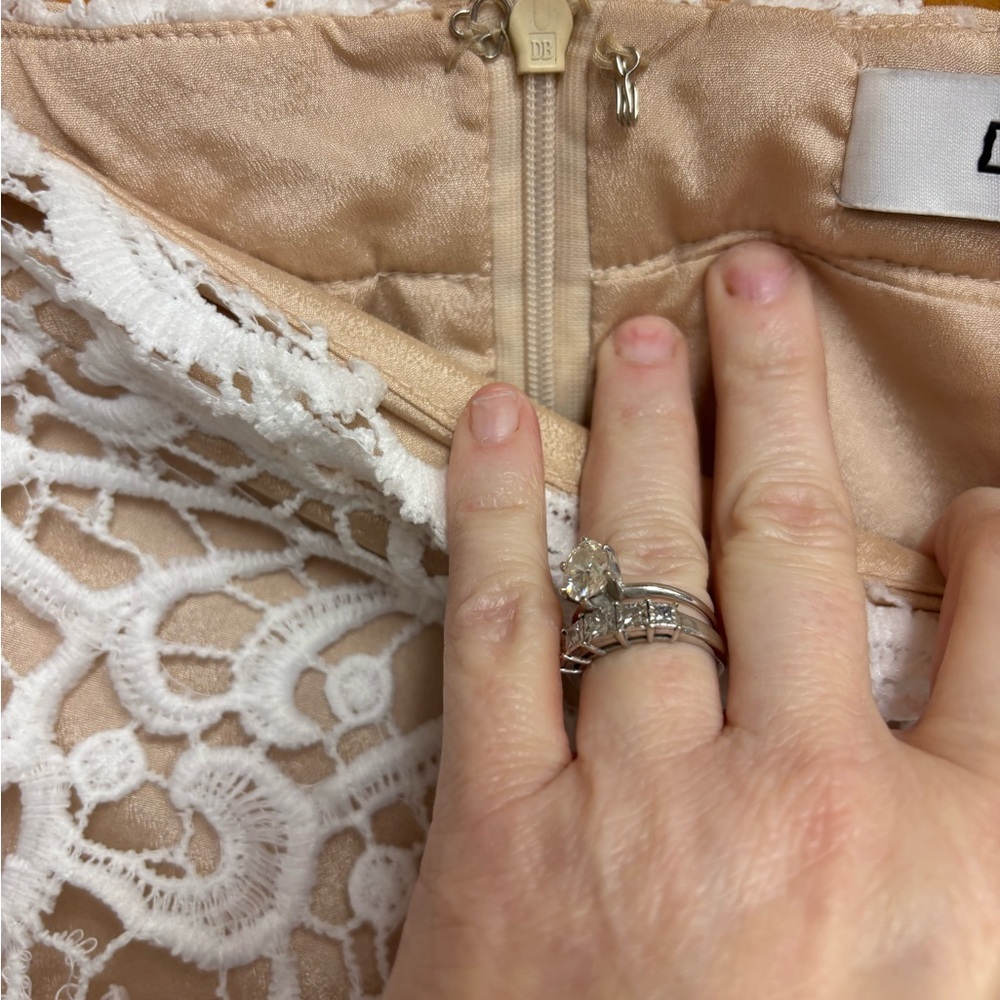 DO+BE Cream and White Lace Shorts and Top set - Picture 11 of 13